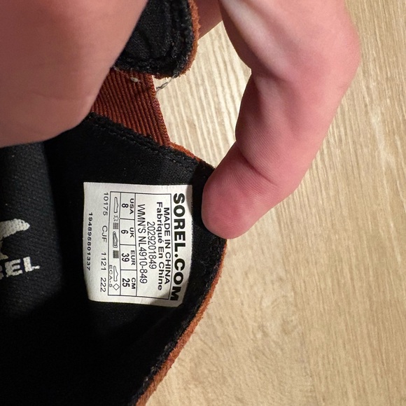 Sorel Women's Warp Red Ankle Boots - Picture 5 of 9